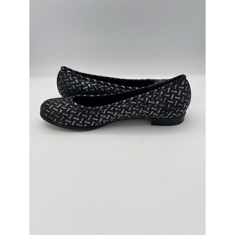 Women’s Stuart Weitzman Size 7 Black & Silver Patterned Flats - Picture 5 of 6